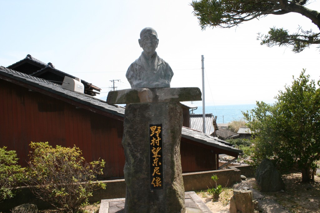 野村望東尼碑