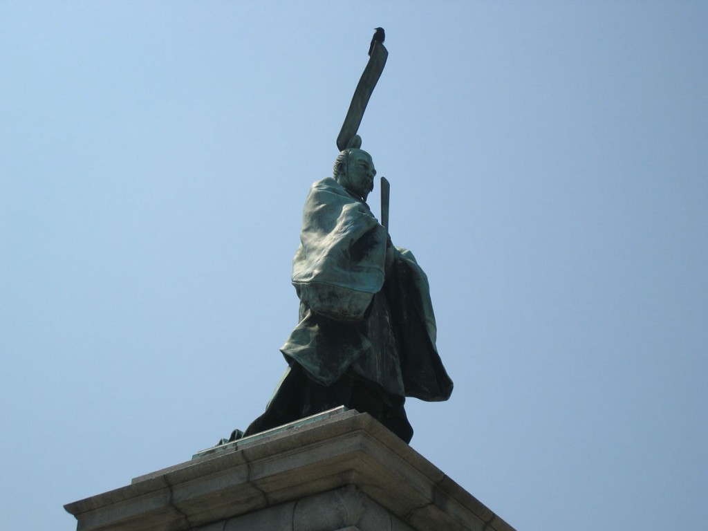 亀山上皇銅像