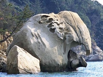 六口島 象岩